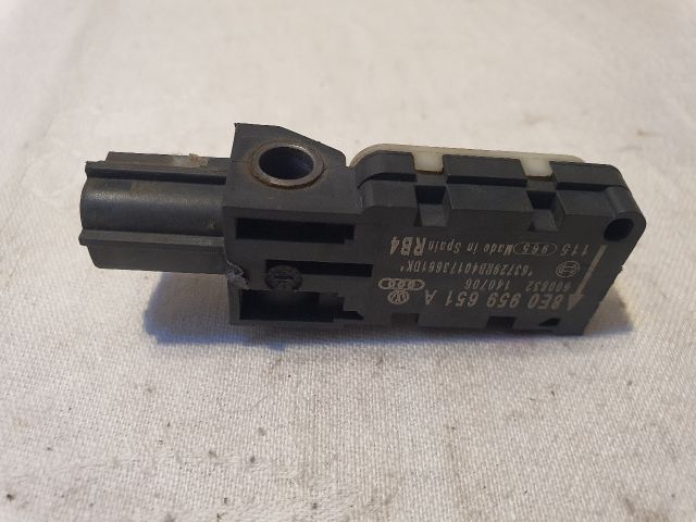 bontott AUDI A4 B7 Jobb első Oldal Ütközés Érzékelő