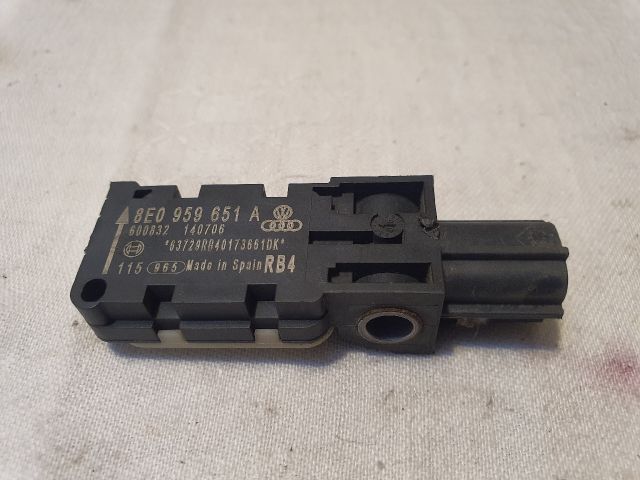 bontott AUDI A4 B7 Jobb első Oldal Ütközés Érzékelő