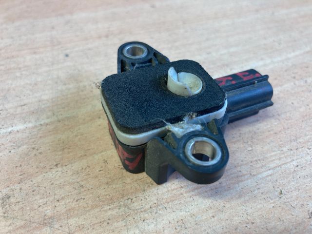 bontott AUDI A4 B7 Jobb első Oldal Ütközés Érzékelő