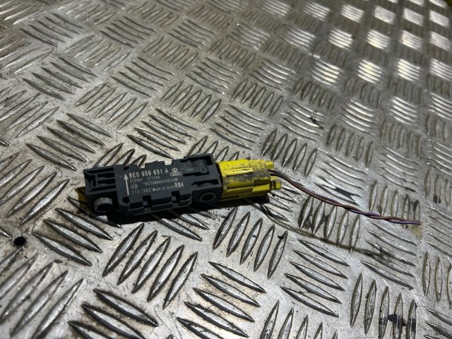 bontott AUDI A4 B7 Jobb első Oldal Ütközés Érzékelő