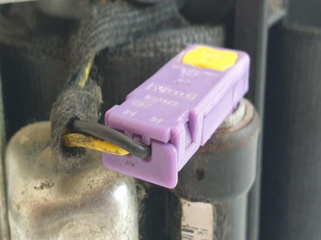 bontott AUDI A4 B7 Jobb első Övfeszítő