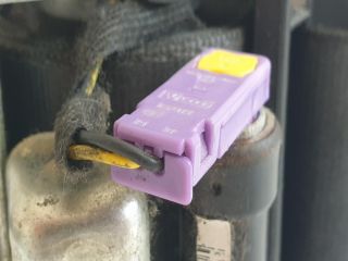 bontott AUDI A4 B7 Jobb első Övfeszítő