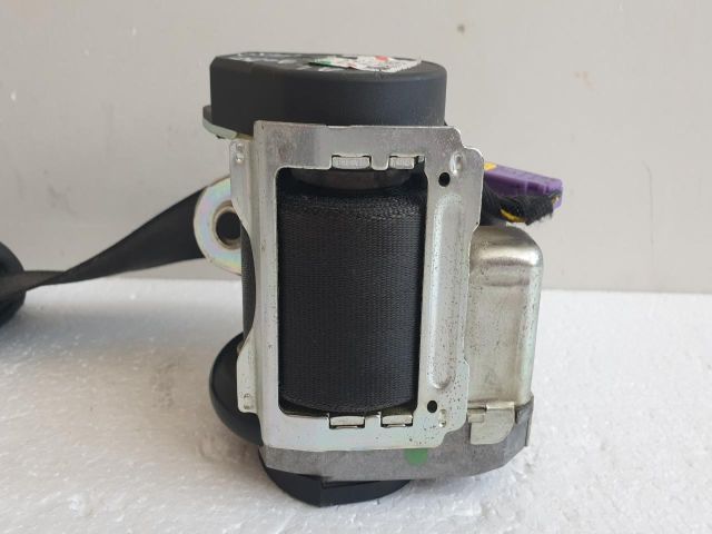 bontott AUDI A4 B7 Jobb első Övfeszítő