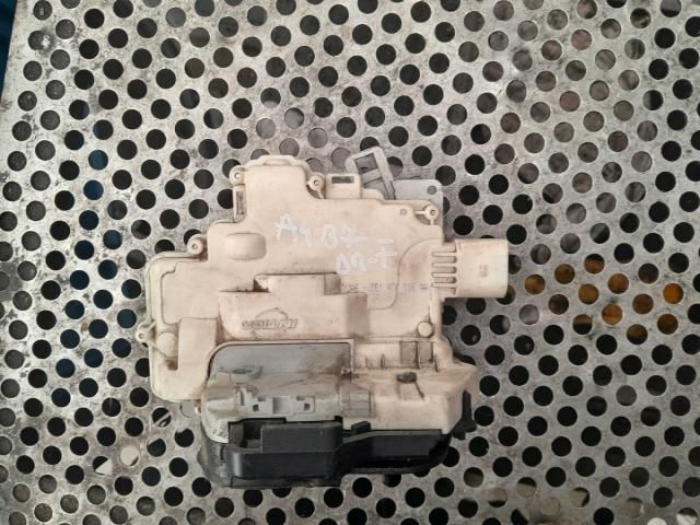 bontott AUDI A4 B7 Jobb első Zsanér