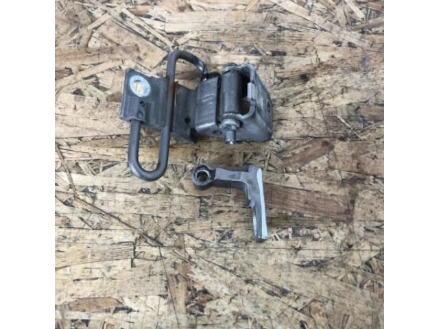 bontott AUDI A4 B7 Jobb első Zsanér