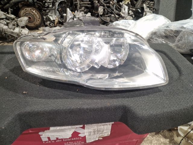 bontott AUDI A4 B7 Jobb Fényszóró