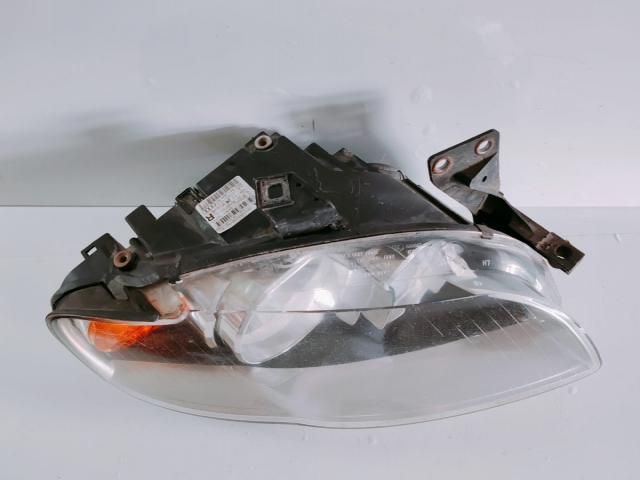 bontott AUDI A4 B7 Jobb Fényszóró