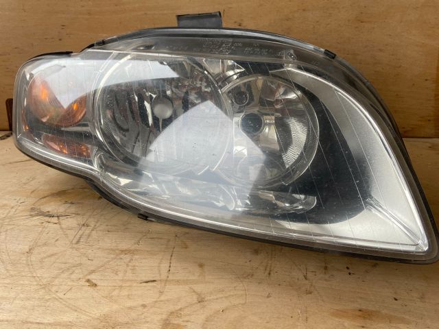bontott AUDI A4 B7 Jobb Fényszóró
