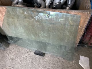 bontott AUDI A4 B7 Jobb hátsó Ablak