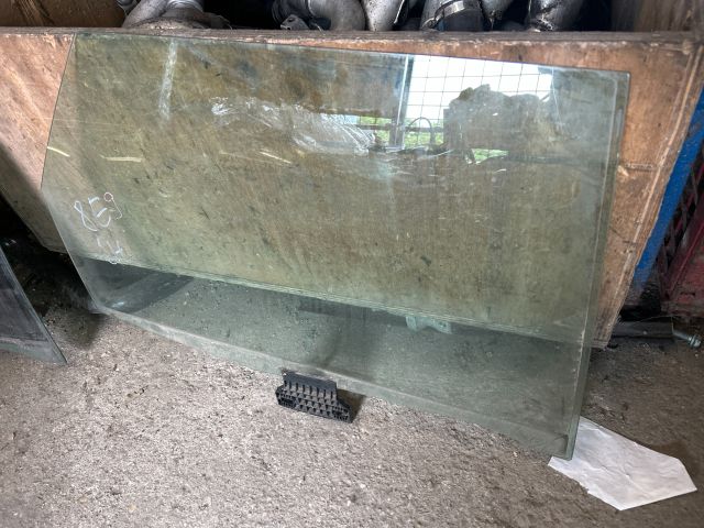 bontott AUDI A4 B7 Jobb hátsó Ablak