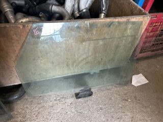 bontott AUDI A4 B7 Jobb hátsó Ablak