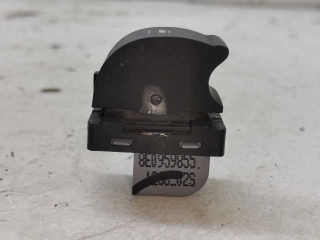 bontott AUDI A4 B7 Jobb hátsó Ablakemelő Kapcsoló