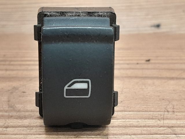 bontott AUDI A4 B7 Jobb hátsó Ablakemelő Kapcsoló