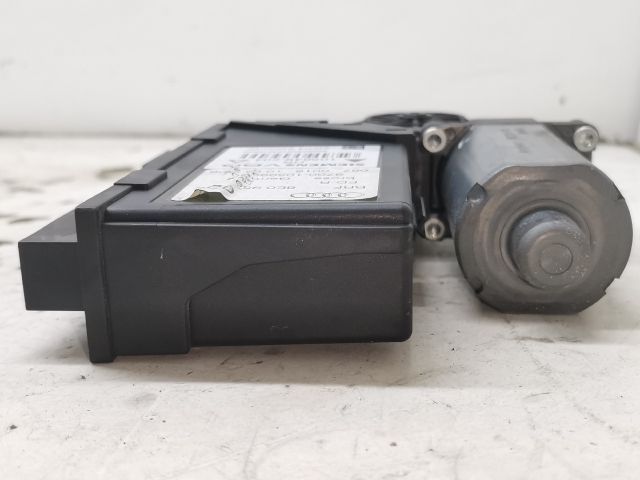 bontott AUDI A4 B7 Jobb hátsó Ablakemelő Motor