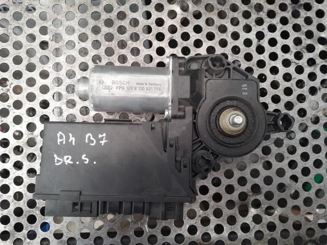 bontott AUDI A4 B7 Jobb hátsó Ablakemelő Motor