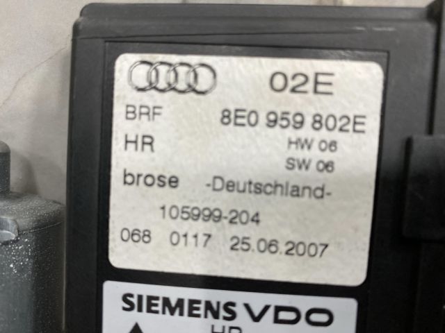 bontott AUDI A4 B7 Jobb hátsó Ablakemelő Motor
