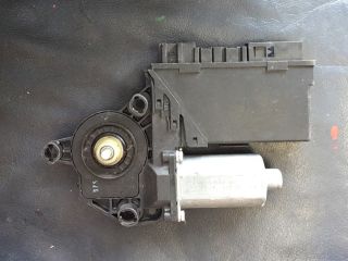 bontott AUDI A4 B7 Jobb hátsó Ablakemelő Motor