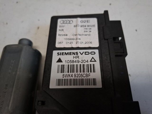 bontott AUDI A4 B7 Jobb hátsó Ablakemelő Motor