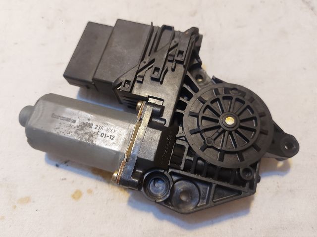 bontott AUDI A4 B7 Jobb hátsó Ablakemelő Motor