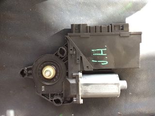 bontott AUDI A4 B7 Jobb hátsó Ablakemelő Motor