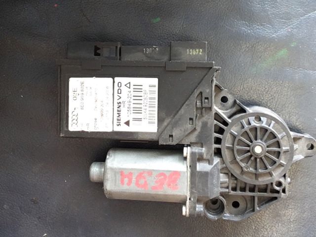 bontott AUDI A4 B7 Jobb hátsó Ablakemelő Motor