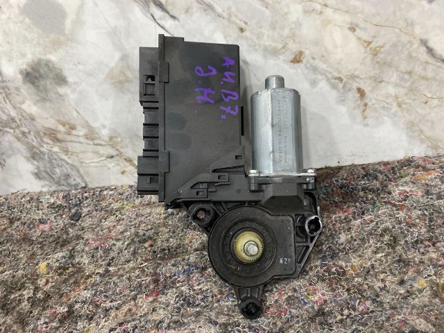 bontott AUDI A4 B7 Jobb hátsó Ablakemelő Motor