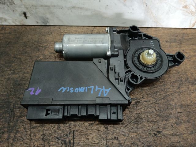 bontott AUDI A4 B7 Jobb hátsó Ablakemelő Motor