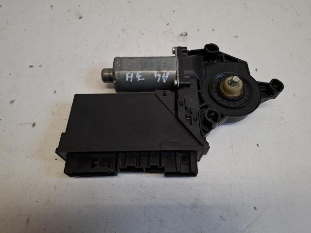 bontott AUDI A4 B7 Jobb hátsó Ablakemelő Motor