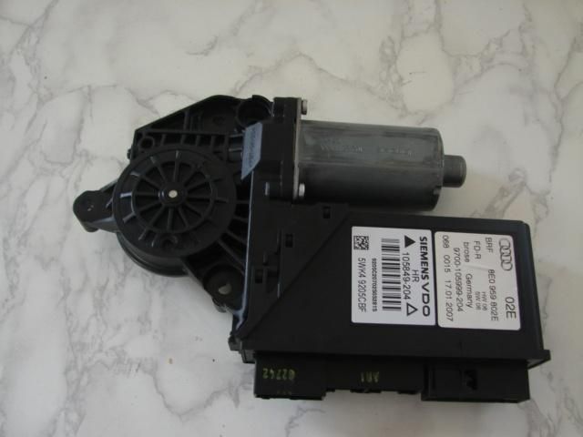 bontott AUDI A4 B7 Jobb hátsó Ablakemelő Motor