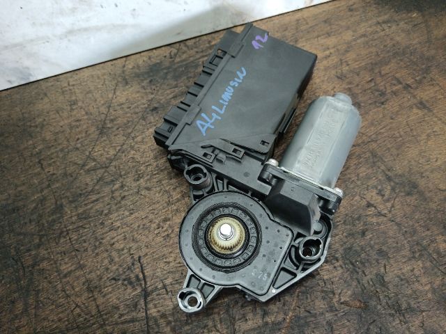 bontott AUDI A4 B7 Jobb hátsó Ablakemelő Motor