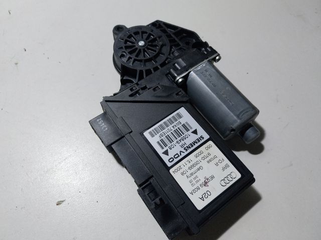 bontott AUDI A4 B7 Jobb hátsó Ablakemelő Motor