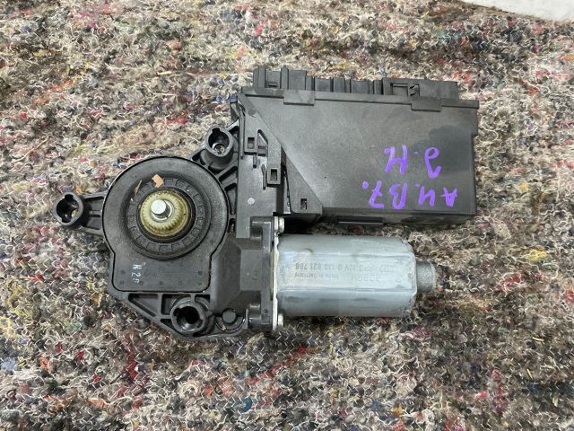 bontott AUDI A4 B7 Jobb hátsó Ablakemelő Motor