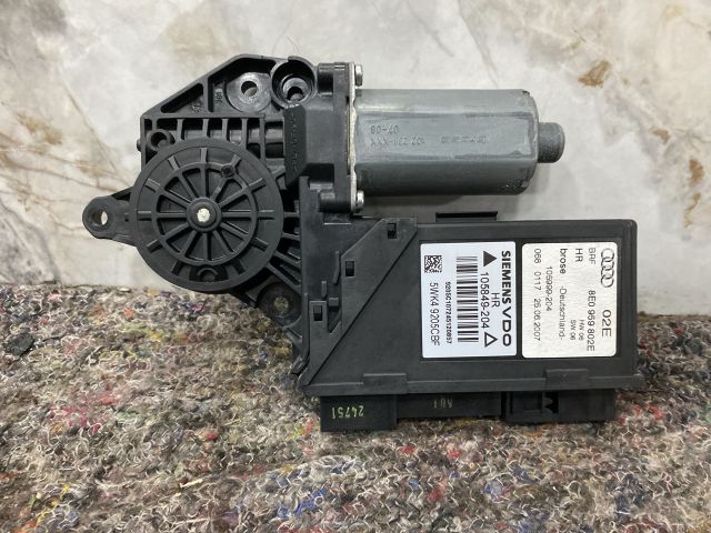 bontott AUDI A4 B7 Jobb hátsó Ablakemelő Motor