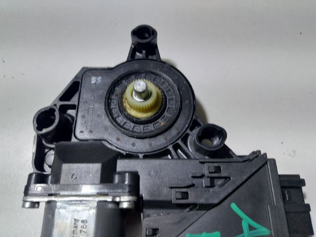 bontott AUDI A4 B7 Jobb hátsó Ablakemelő Motor