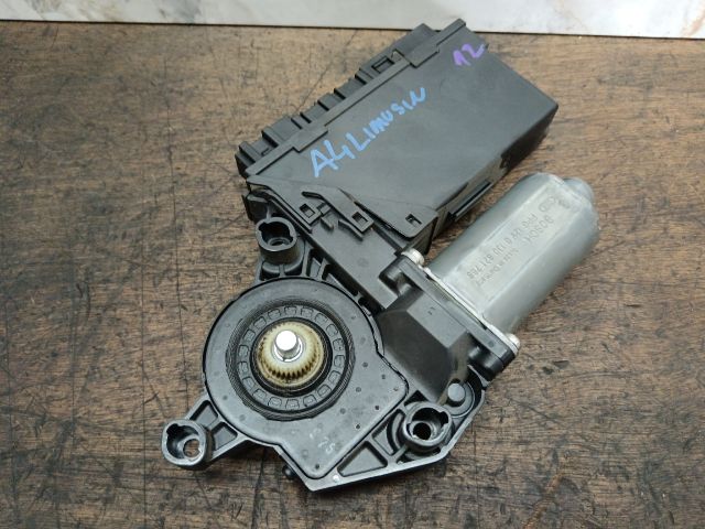 bontott AUDI A4 B7 Jobb hátsó Ablakemelő Motor