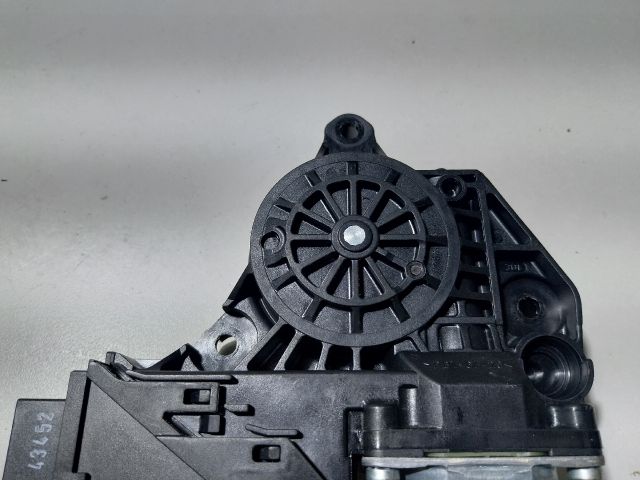 bontott AUDI A4 B7 Jobb hátsó Ablakemelő Motor