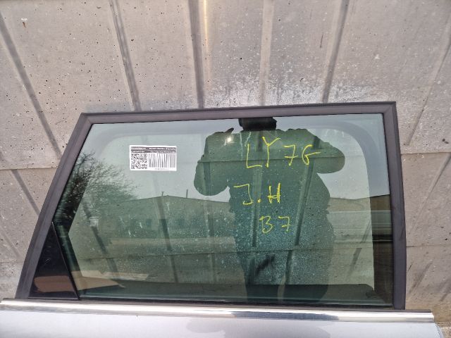 bontott AUDI A4 B7 Jobb hátsó Ajtó (Részeivel)