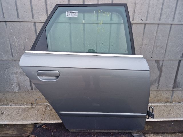 bontott AUDI A4 B7 Jobb hátsó Ajtó (Részeivel)