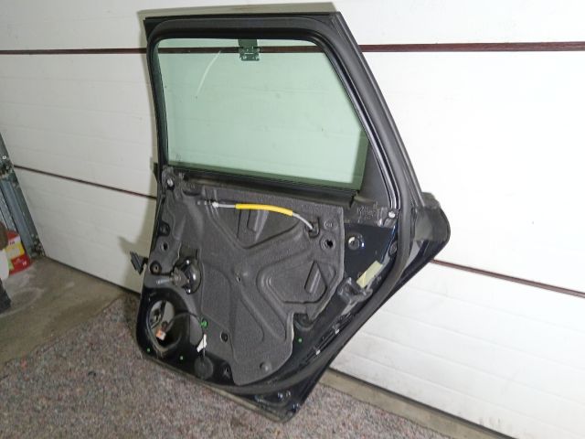 bontott AUDI A4 B7 Jobb hátsó Ajtó (Részeivel)