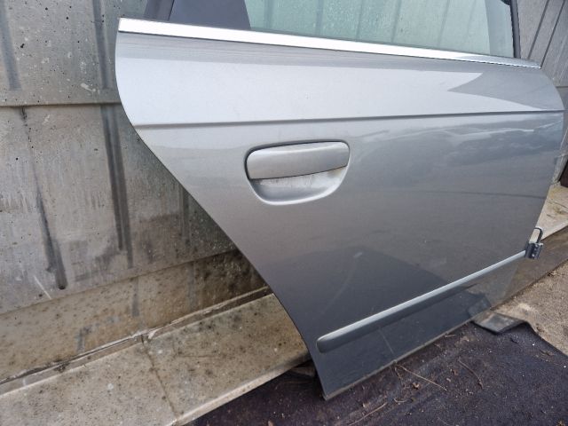 bontott AUDI A4 B7 Jobb hátsó Ajtó (Részeivel)
