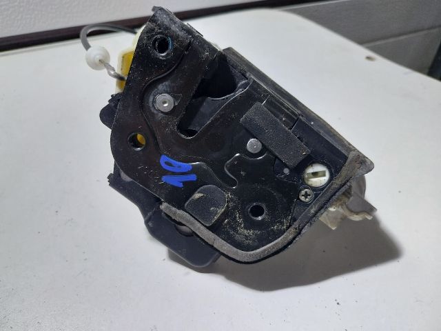 bontott AUDI A4 B7 Jobb hátsó Ajtózár