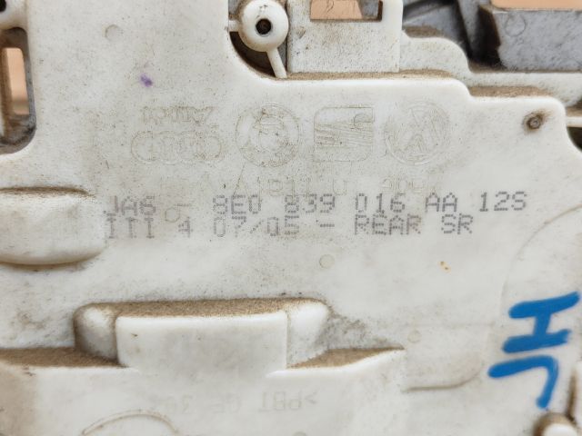 bontott AUDI A4 B7 Jobb hátsó Ajtózár