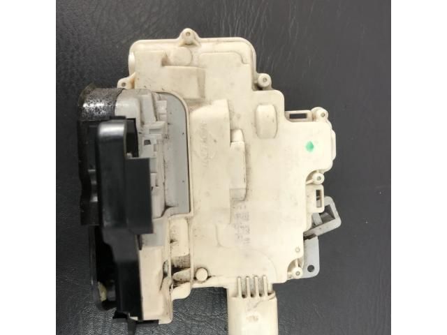 bontott AUDI A4 B7 Jobb hátsó Ajtózár