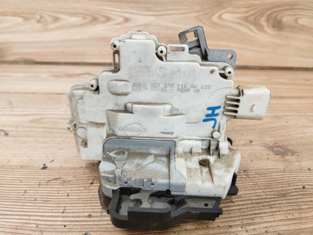 bontott AUDI A4 B7 Jobb hátsó Ajtózár