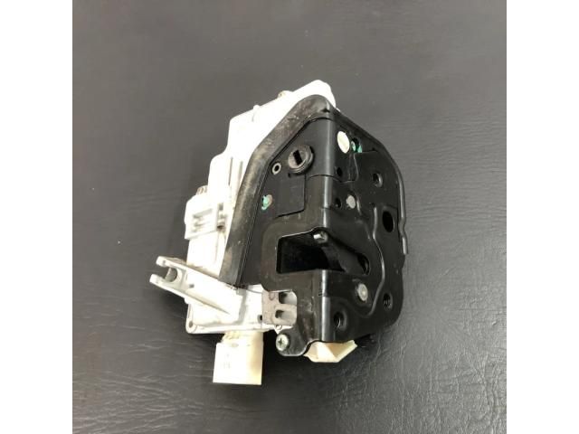 bontott AUDI A4 B7 Jobb hátsó Ajtózár