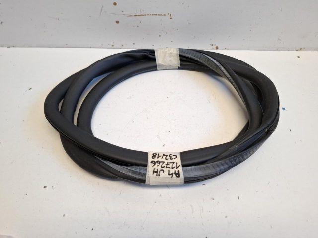 bontott AUDI A4 B7 Jobb hátsó Gumikéder