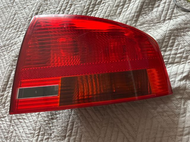 bontott AUDI A4 B7 Jobb Hátsó Lámpa