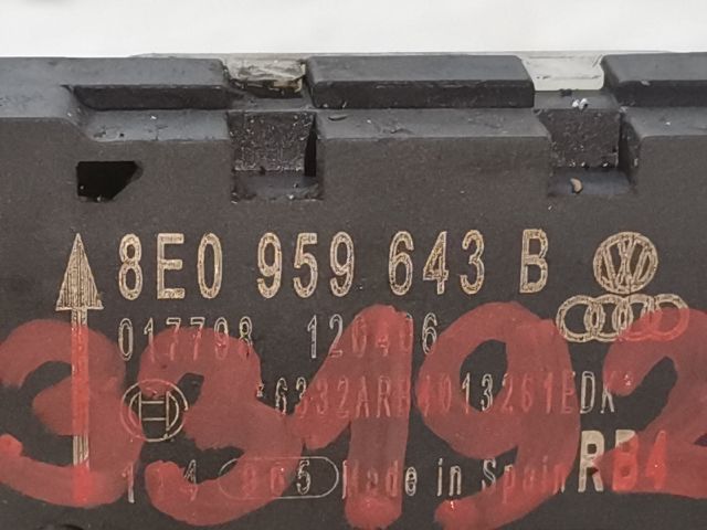 bontott AUDI A4 B7 Jobb hátsó Oldal Ütközés Érzékelő