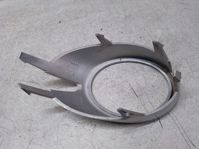 bontott AUDI A4 B7 Jobb Ködfényszóró Lámpakeret