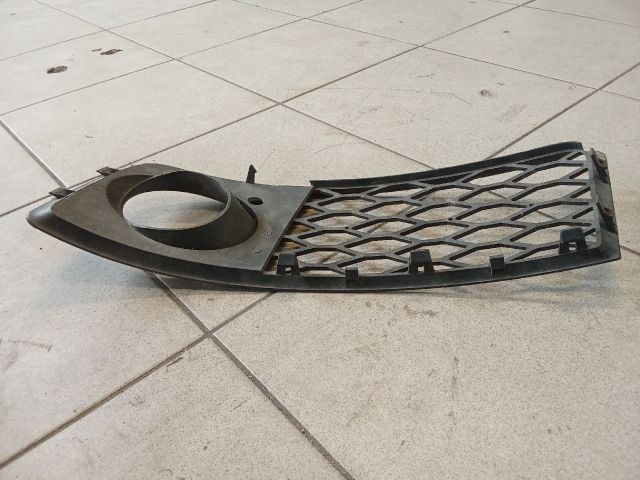 bontott AUDI A4 B7 Jobb Ködlámpa Rács